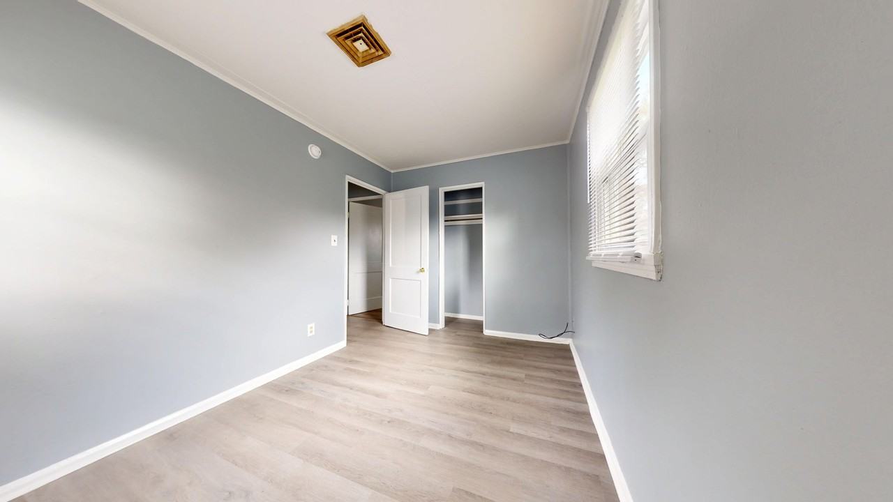 393 Spayer Ln - Photo 5 of 8