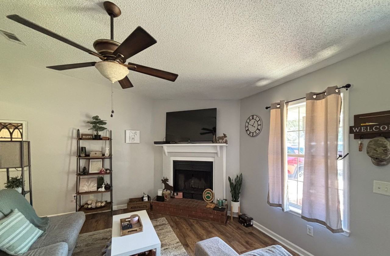 1109 Chaparrel Circle - Photo 4 of 19