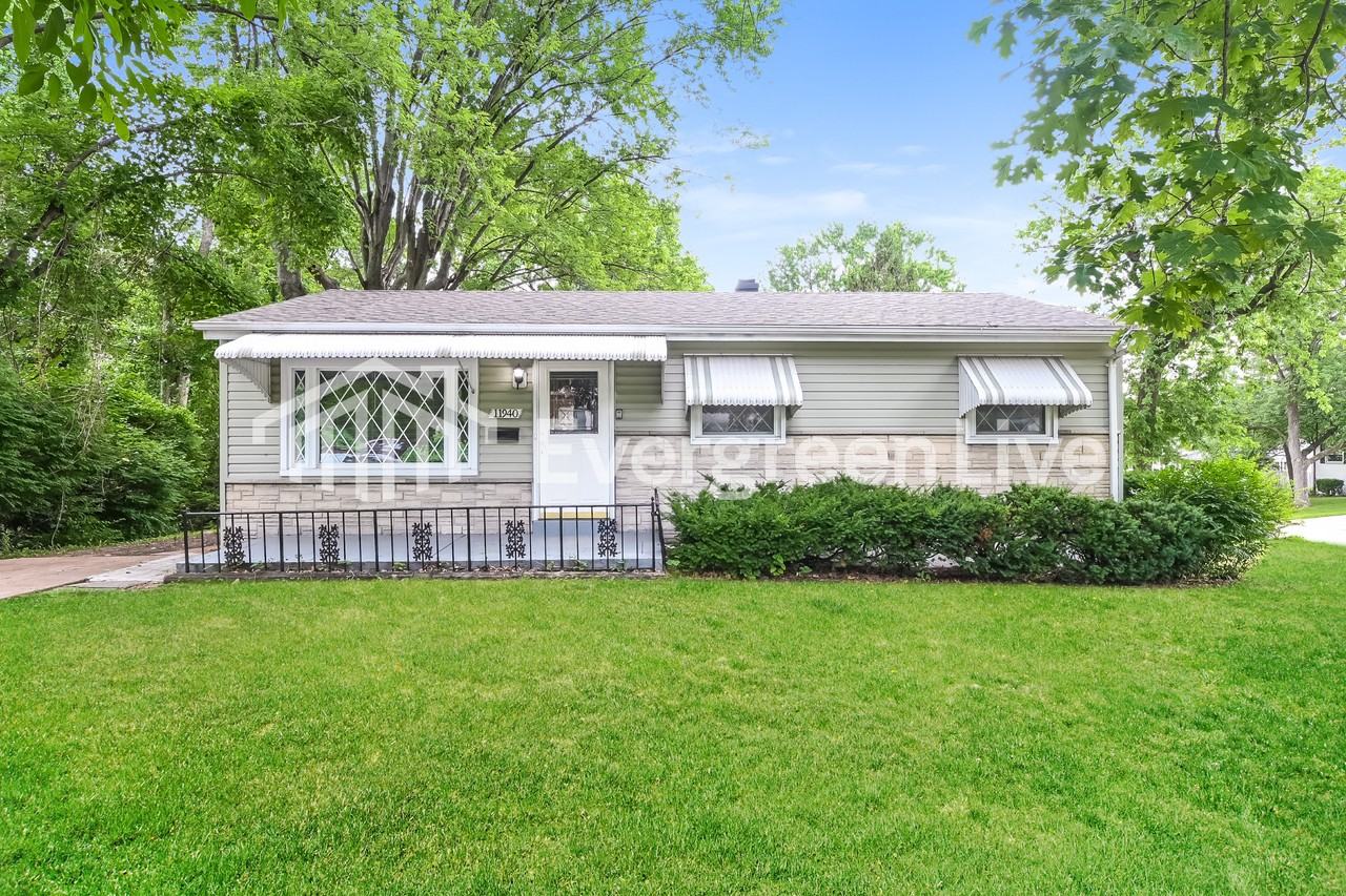 11940 Raymond Ave - Photo 2 of 15