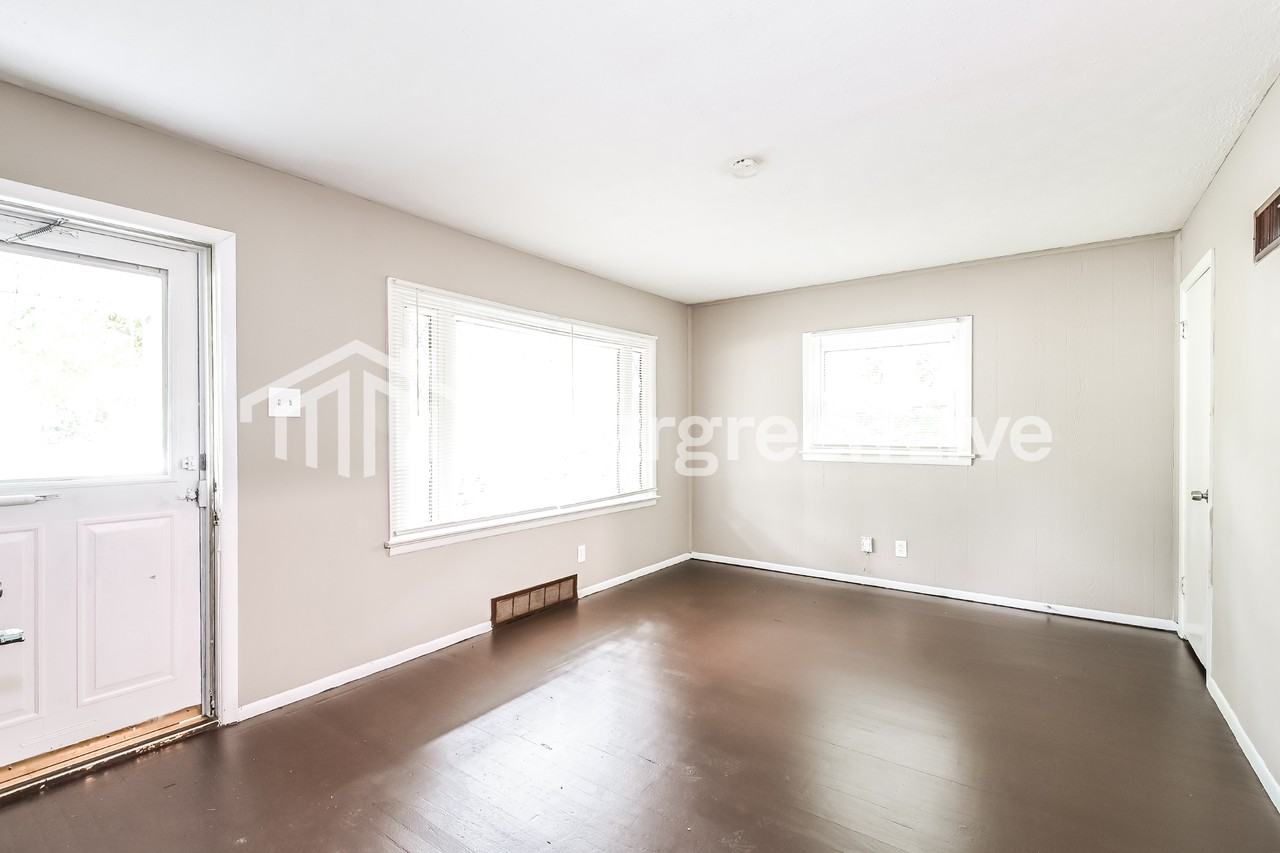 11940 Raymond Ave - Photo 4 of 15