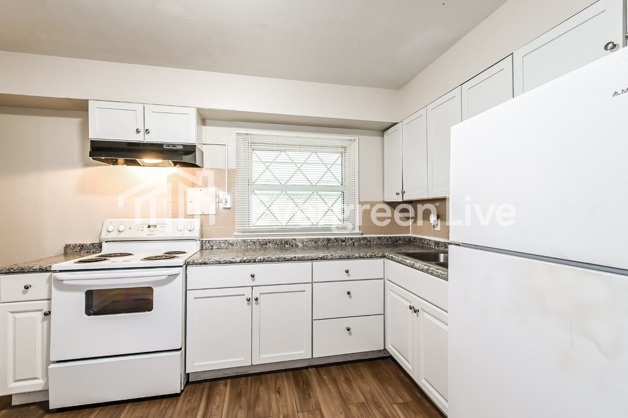 11940 Raymond Ave - Photo 5 of 15