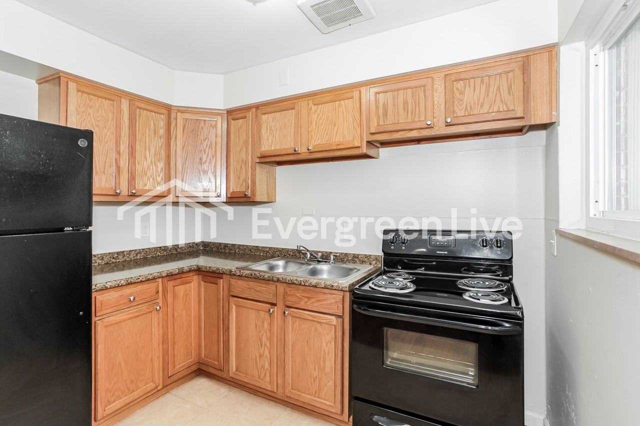 154 Riddle Rd - Photo 4 of 16