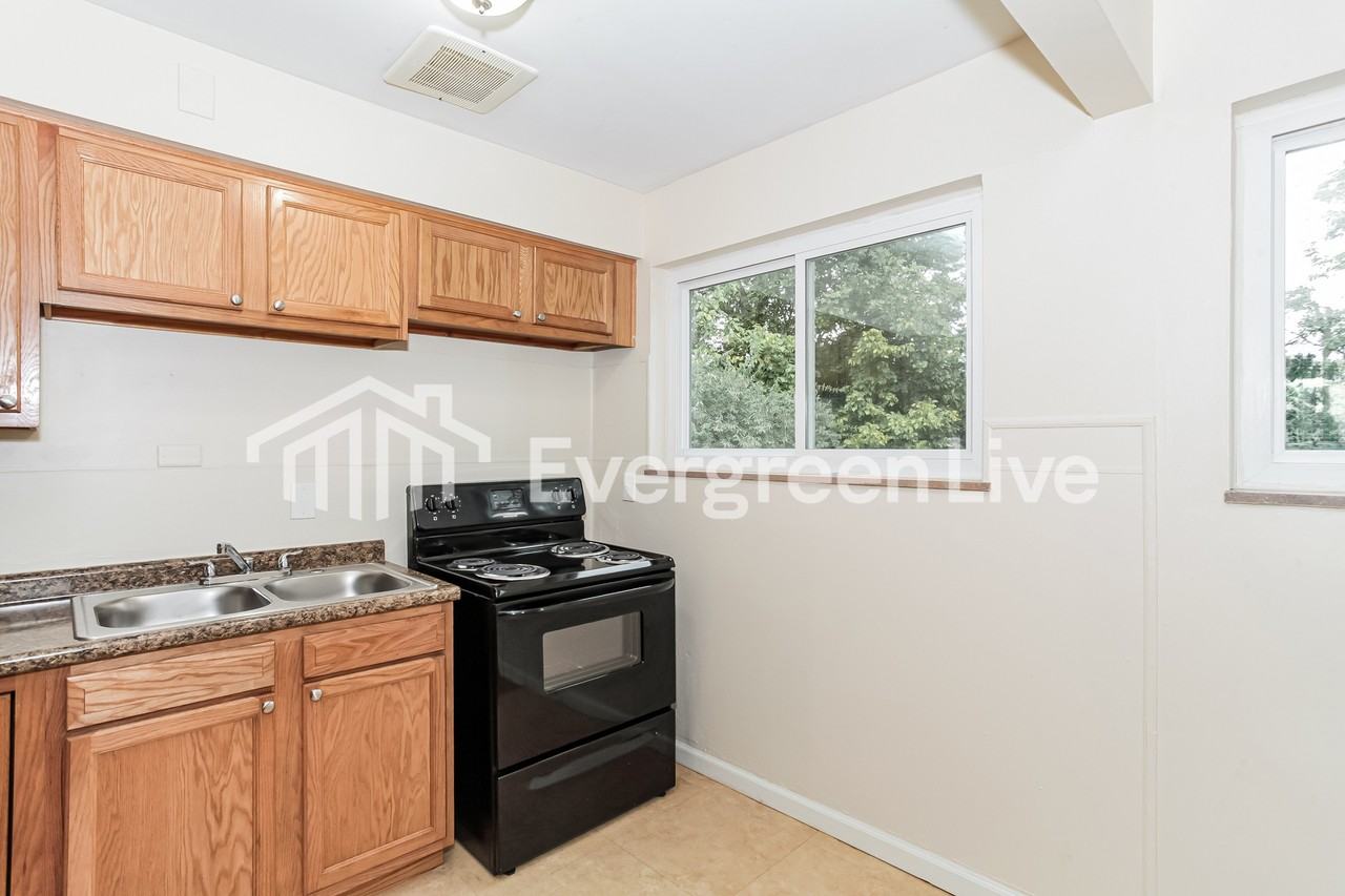 154 Riddle Rd - Photo 5 of 16