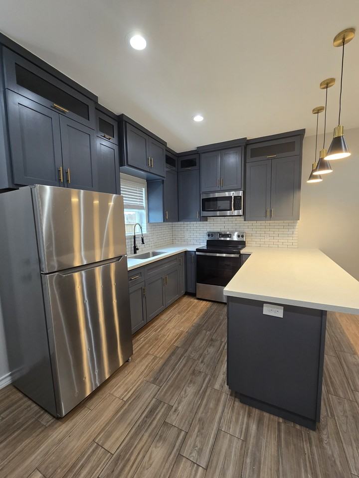 1606 Playa Dr #4 - Photo 7 of 33