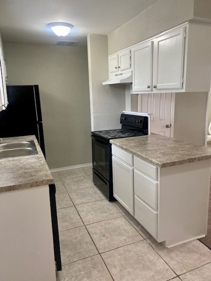 MacArthur Park Townhomes - Photo 2 of 12