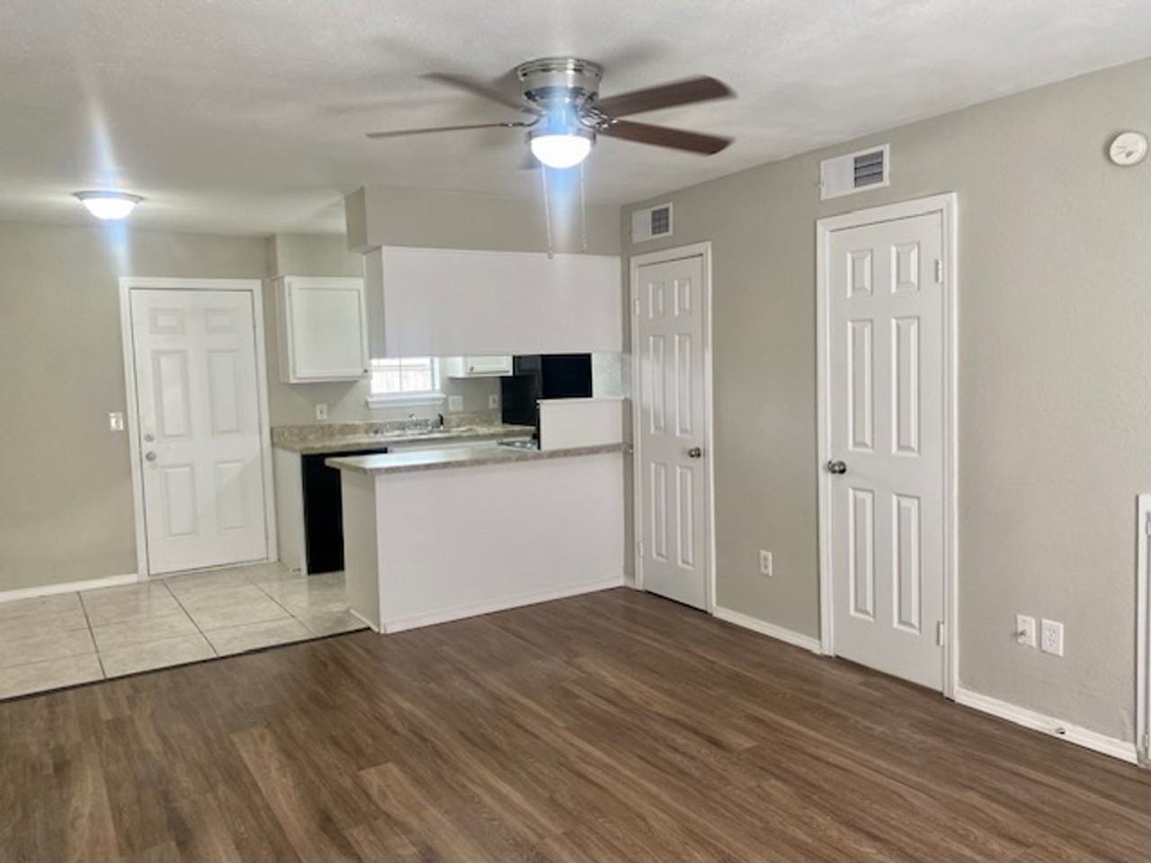 MacArthur Park Townhomes - Photo 3 of 12