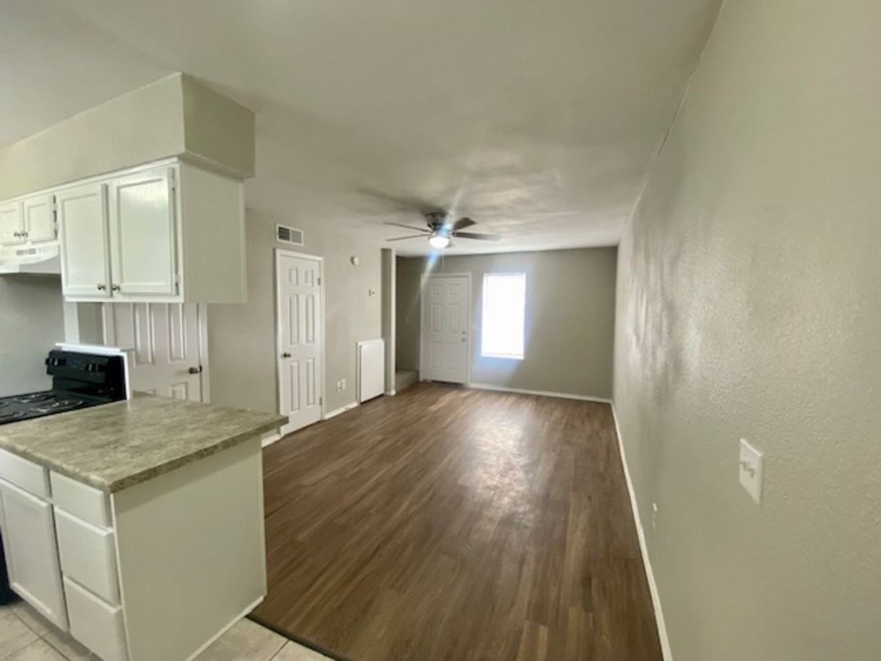 MacArthur Park Townhomes - Photo 5 of 12