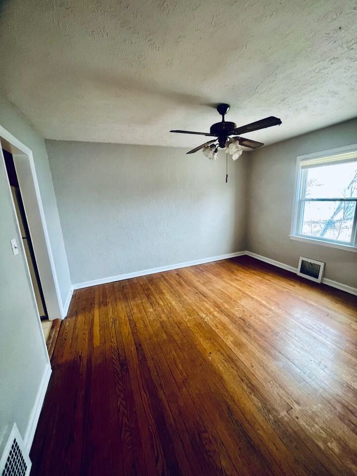 1112 N 50th Ave - Photo 5 of 20