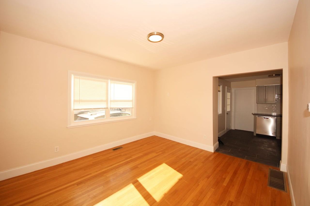 93 Cushing St - Photo 4 of 7