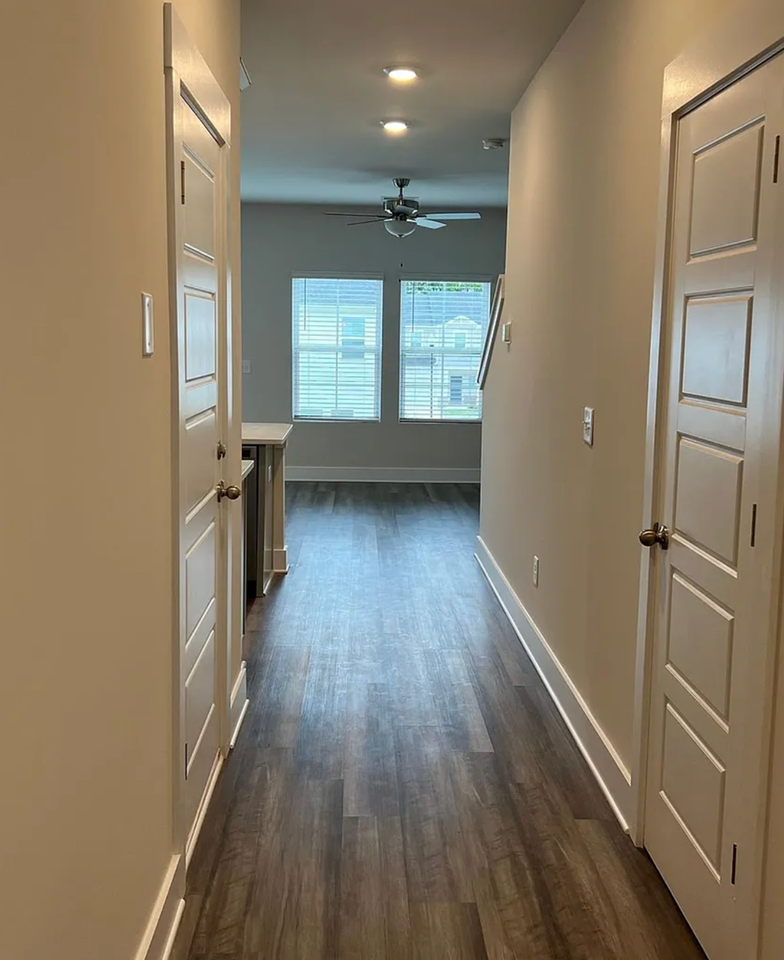 916 Yarn Way - Photo 2 of 27
