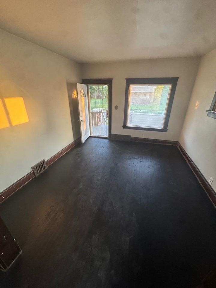 11401 Continental Avenue - Photo 4 of 23