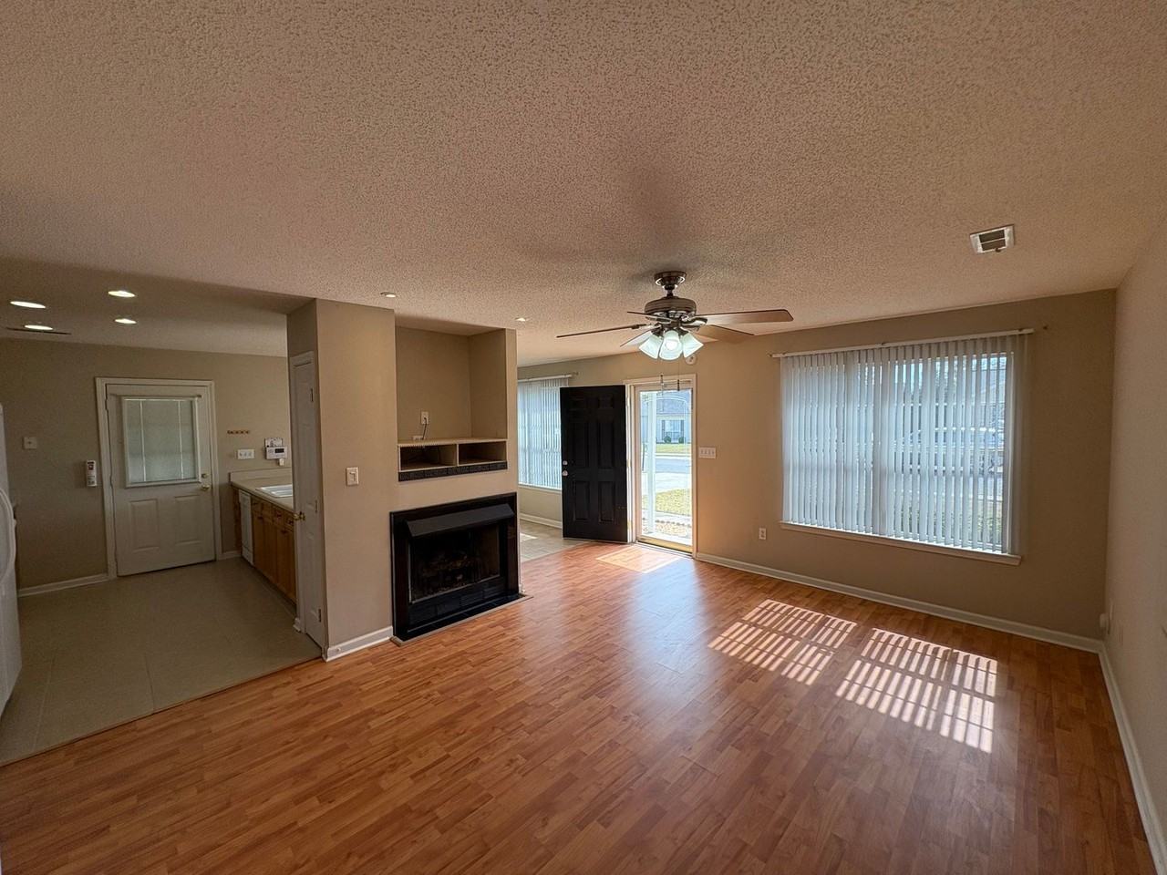 154 Cove Landing - Photo 4 of 22