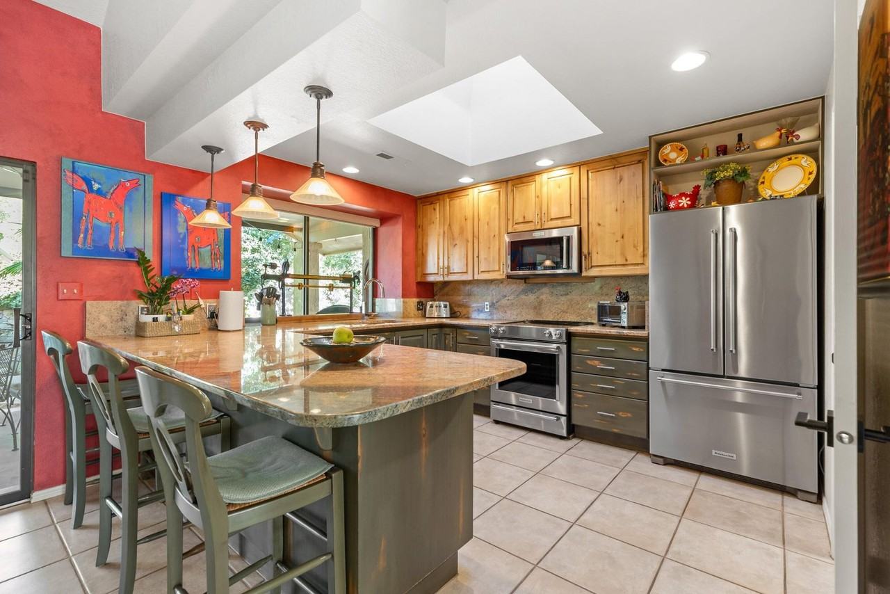 2966 S Jacob Hamblin Dr - Photo 2 of 19