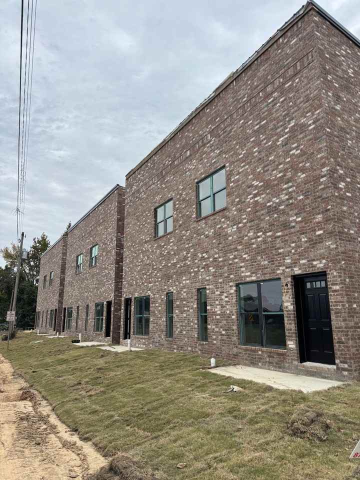 321 Roughton Lane - Photo 2 of 17