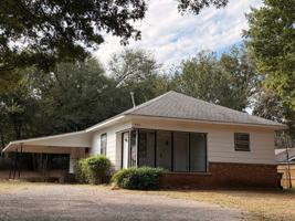 featured image of 904 W Grant St