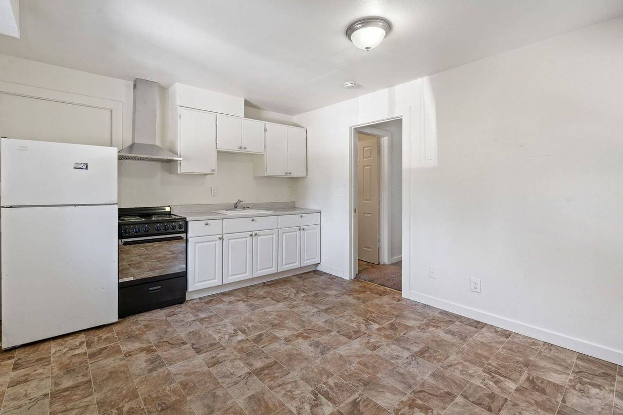 6043 -6051 NE Simpson - Photo 3 of 39