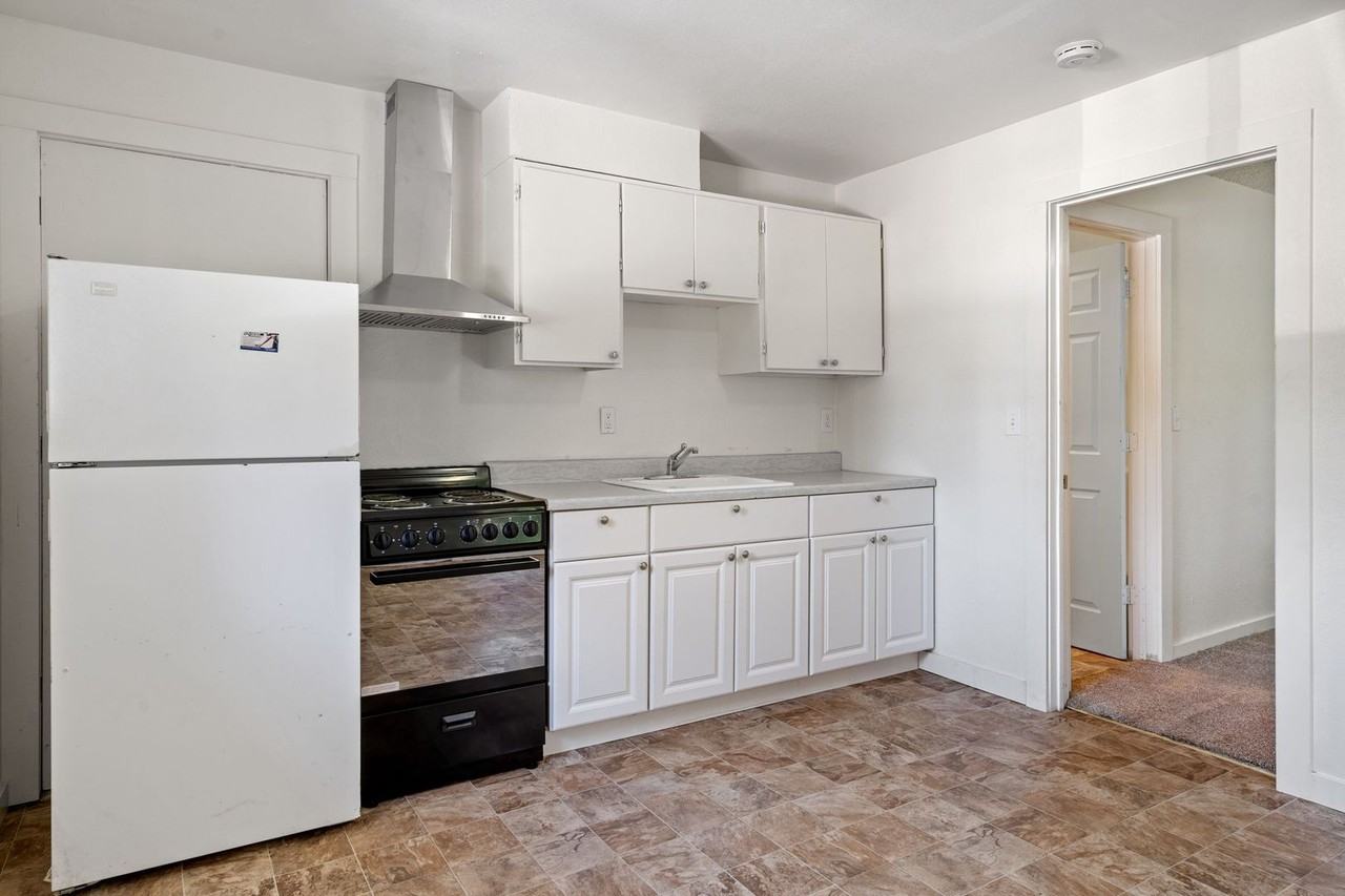 6043 -6051 NE Simpson - Photo 4 of 39