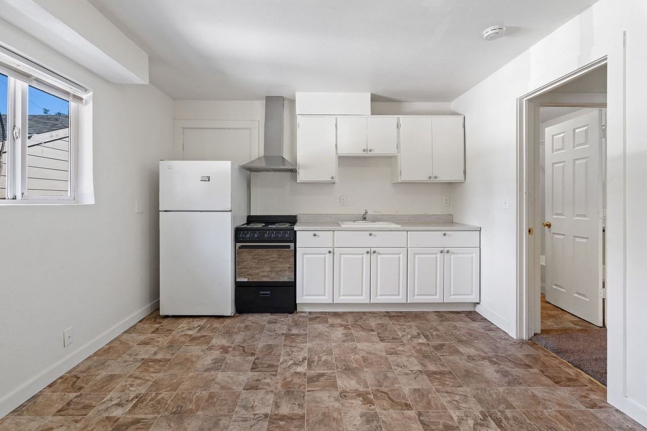 6043 -6051 NE Simpson - Photo 5 of 39