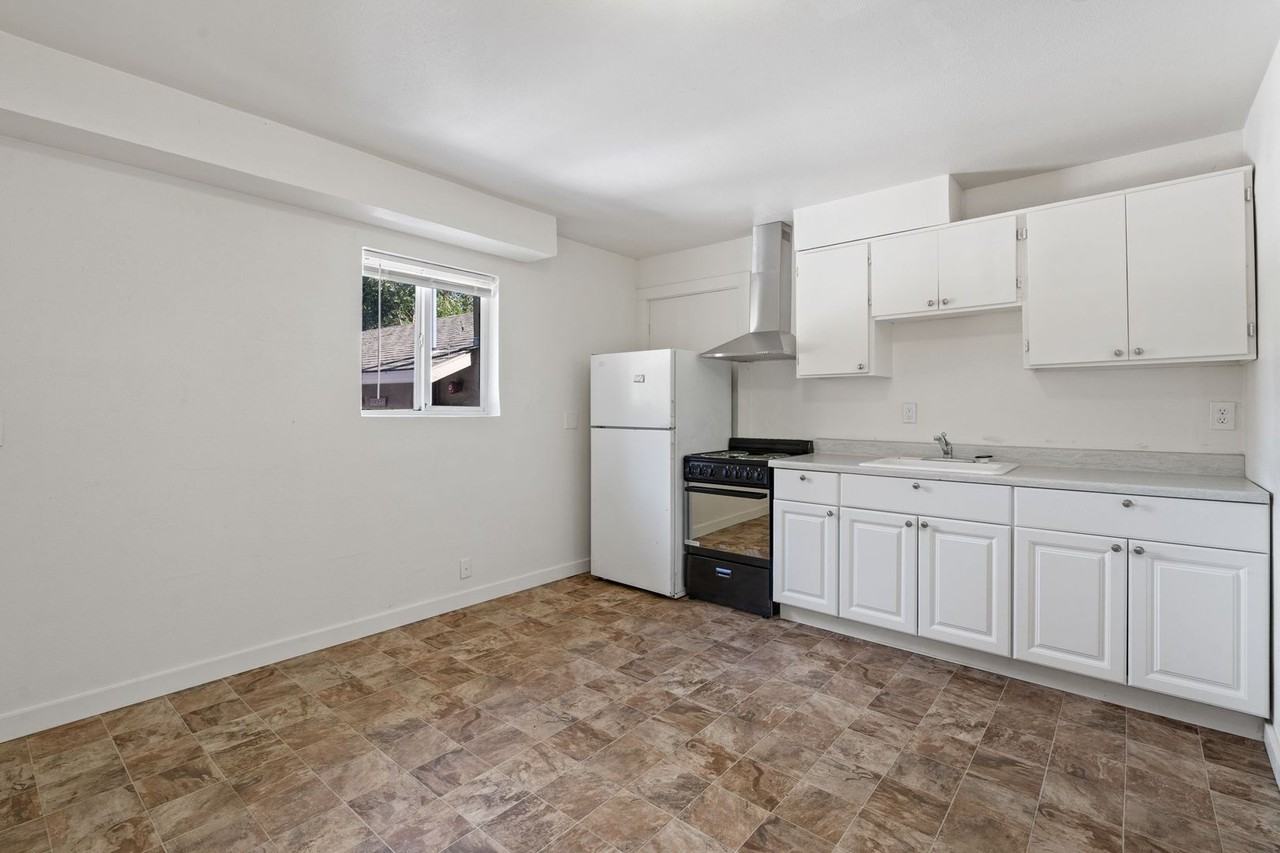 6043 -6051 NE Simpson - Photo 7 of 39