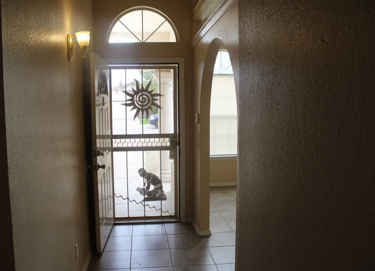 11613 Sandy Plateau Cir - Photo 2 of 23