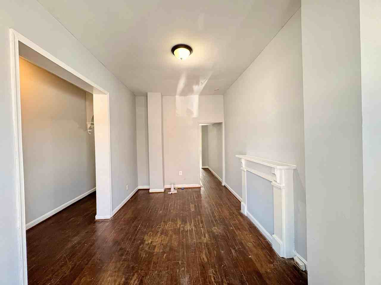 1923 W Lafayette Ave - Photo 3 of 18