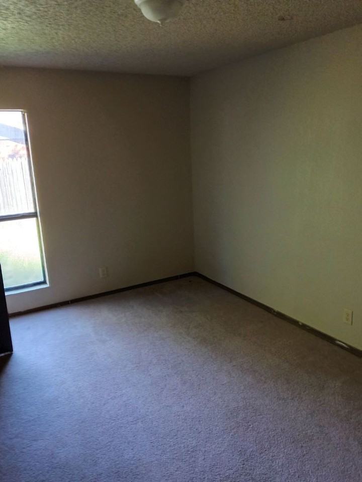 8404 S Camay Ave - Photo 3 of 5