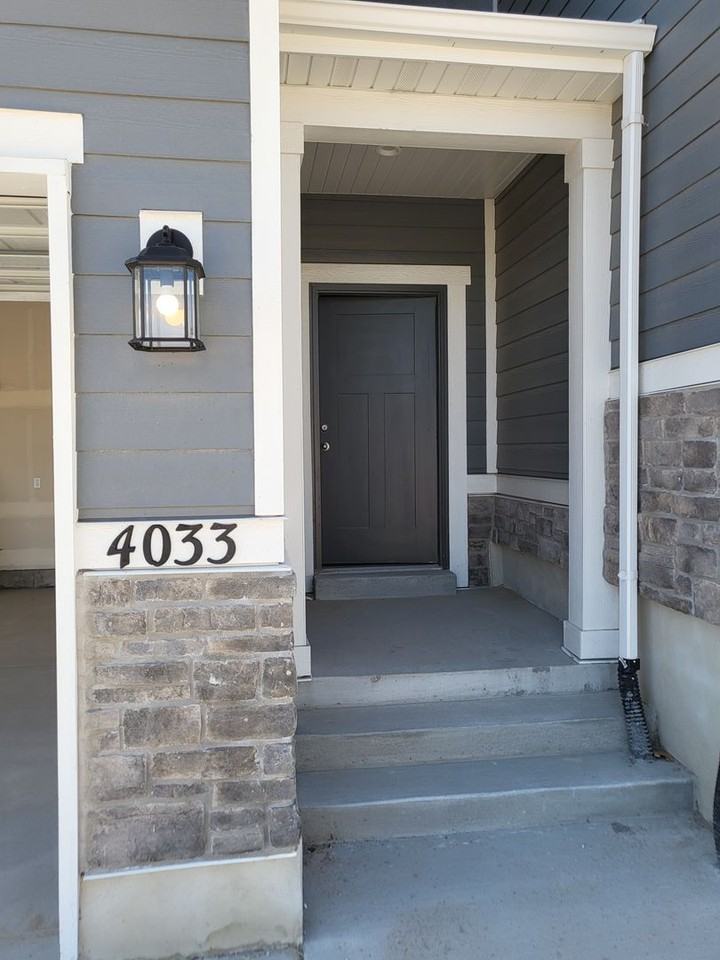 4033 W Harmony Dr - Photo 2 of 15