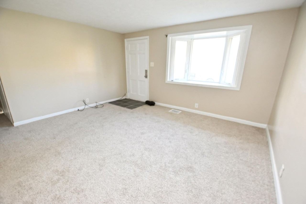 820 Lancaster Dr - Photo 2 of 14