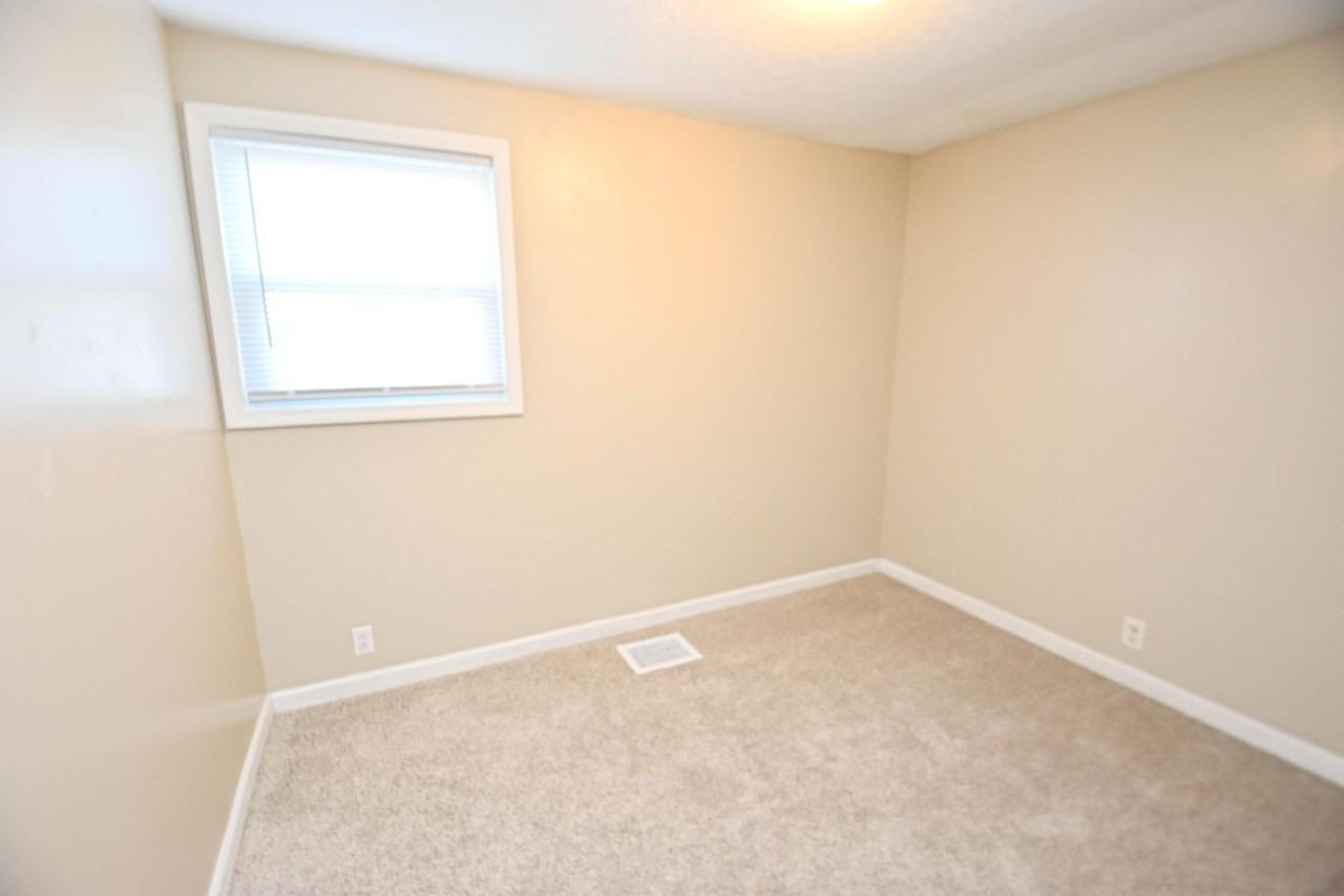 820 Lancaster Dr - Photo 5 of 14