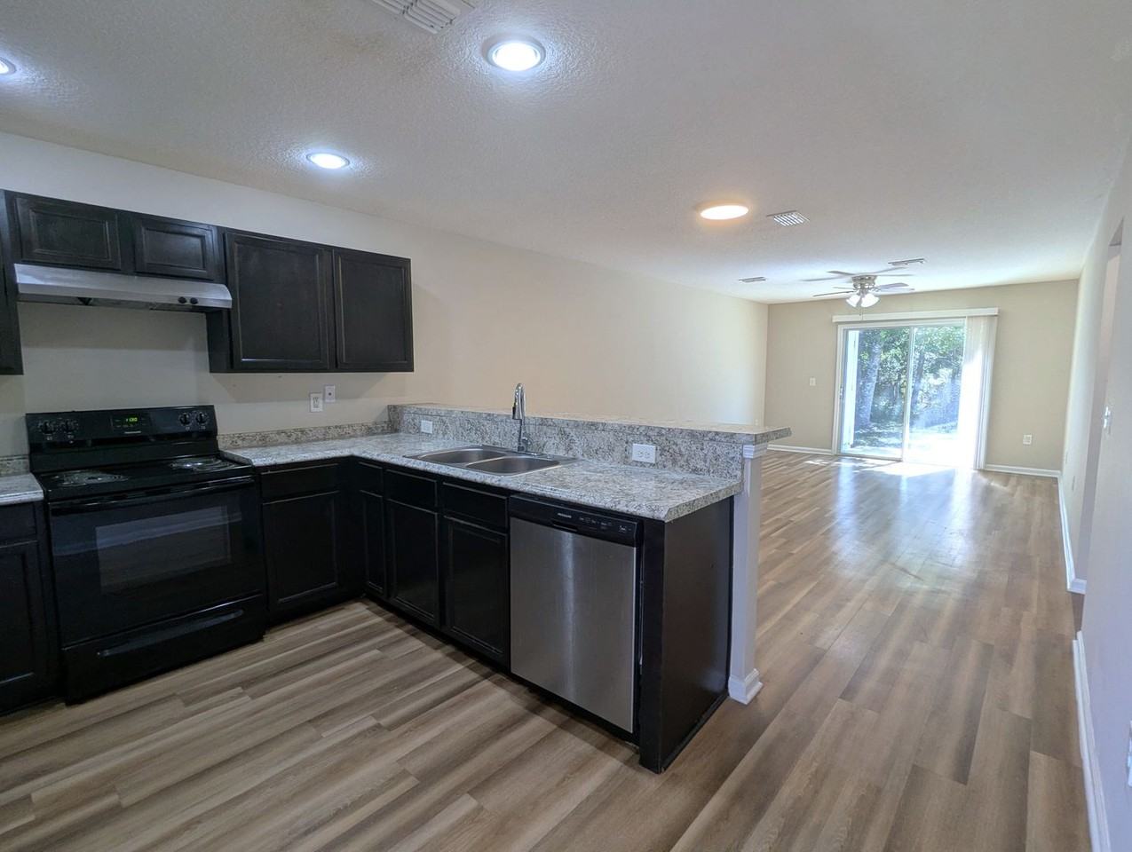 115 Plantation Point Dr - Photo 3 of 17