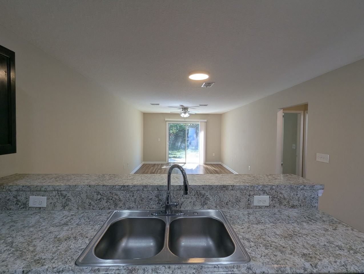 115 Plantation Point Dr - Photo 7 of 17