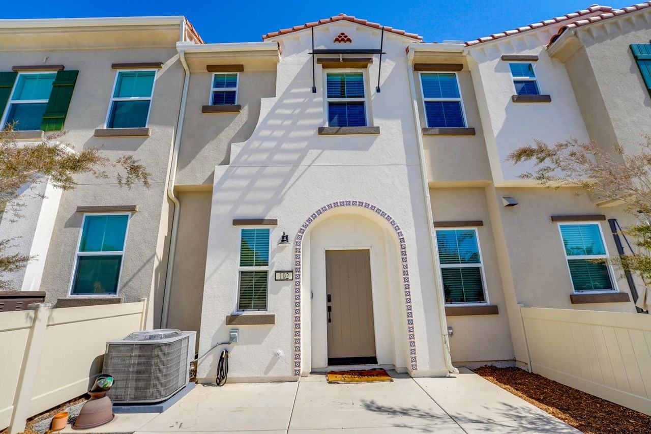 143 Avenida Chapala #102 - Photo 2 of 26