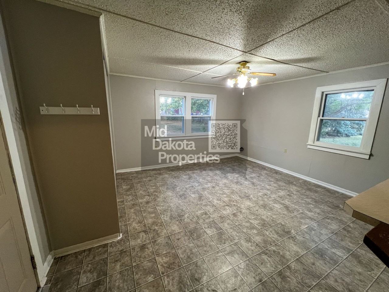 413 N Iowa St - Photo 7 of 19