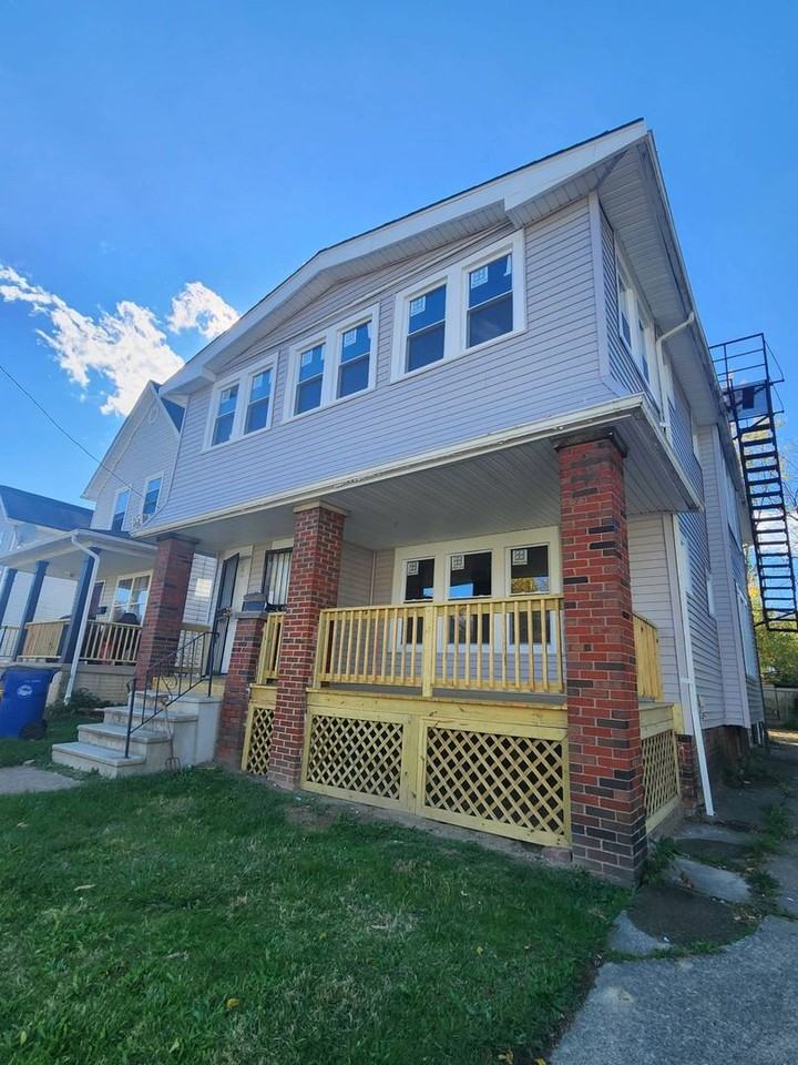 3658 E 143rd Street, Cleveland, OH 44120 - Photo 2 of 50
