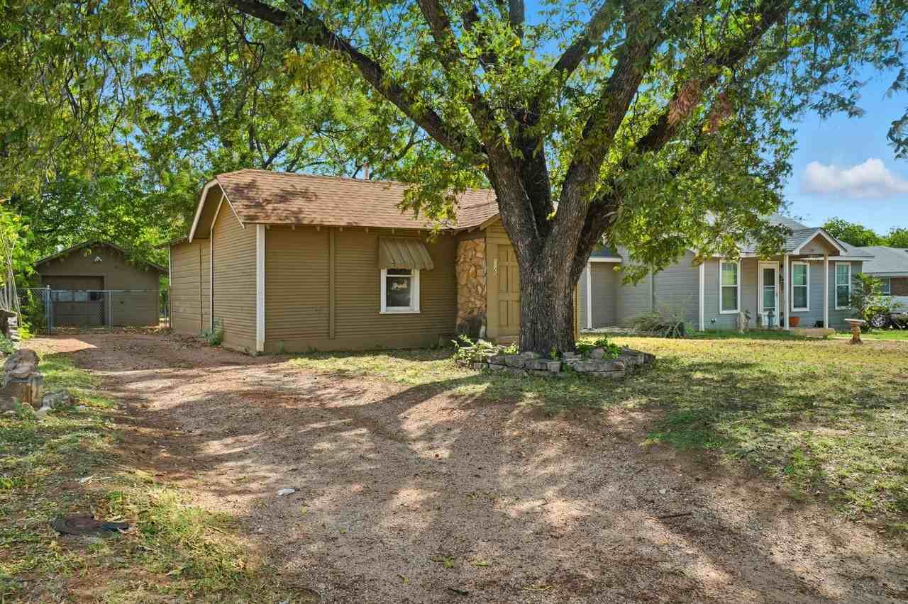 1125 Pecan St - Photo 2 of 27