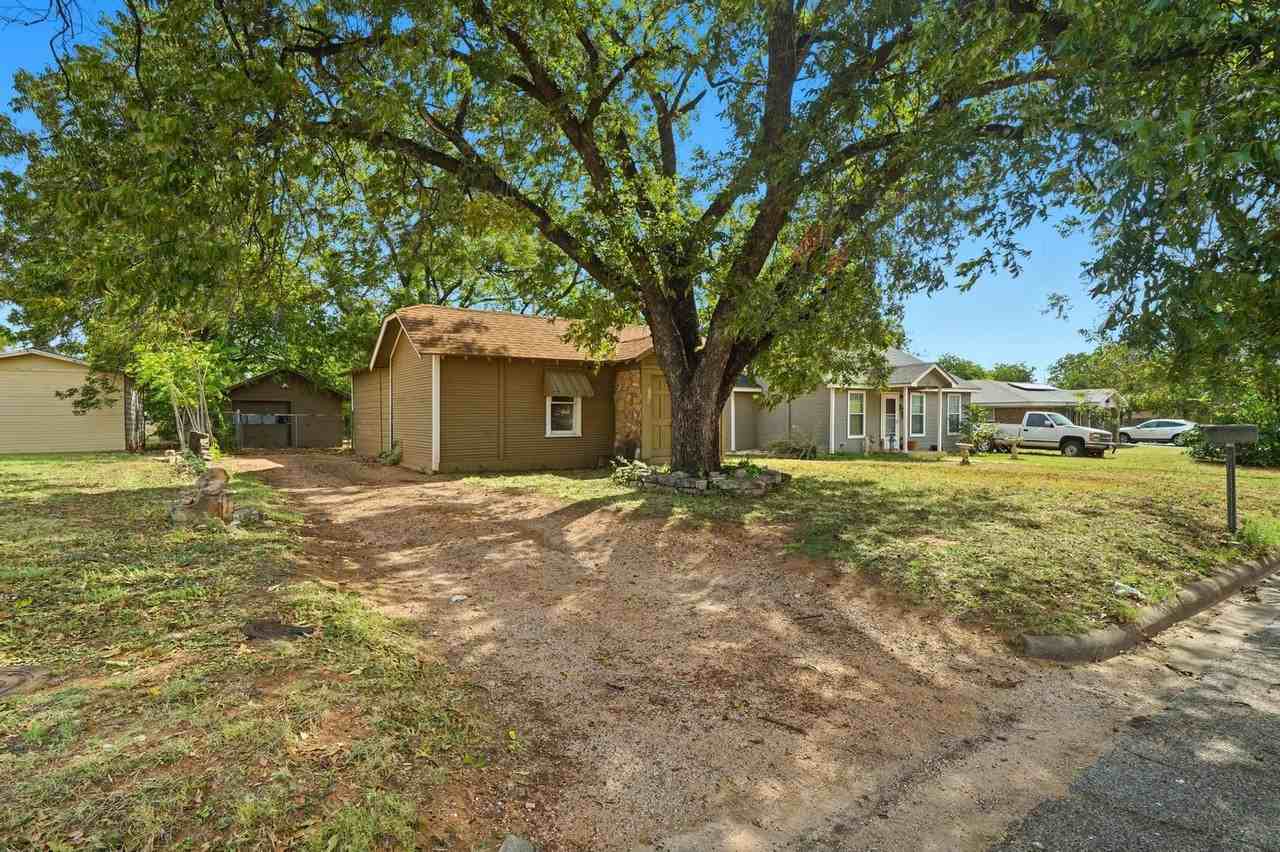 1125 Pecan St - Photo 3 of 27