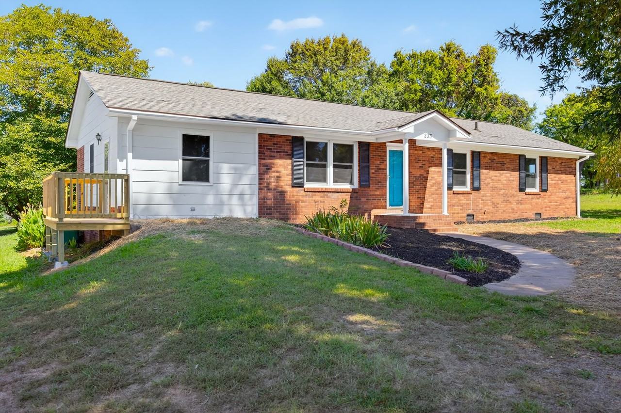 235 Lakecrest Road - Photo 2 of 22