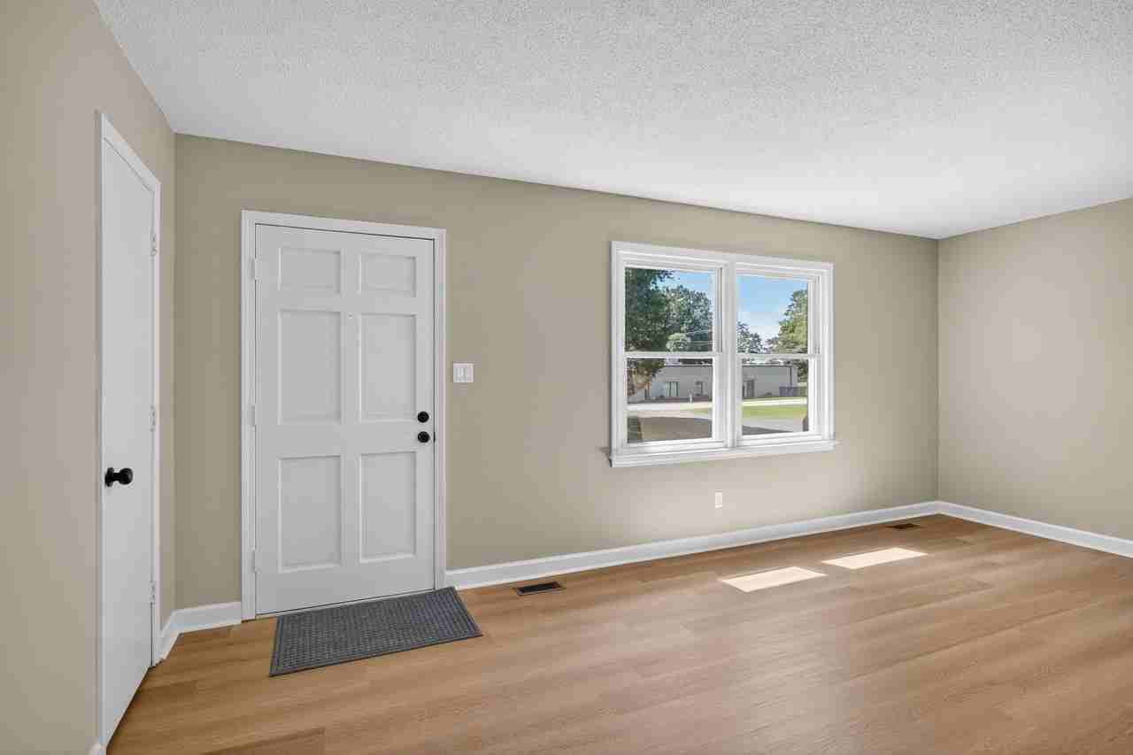 235 Lakecrest Road - Photo 3 of 22