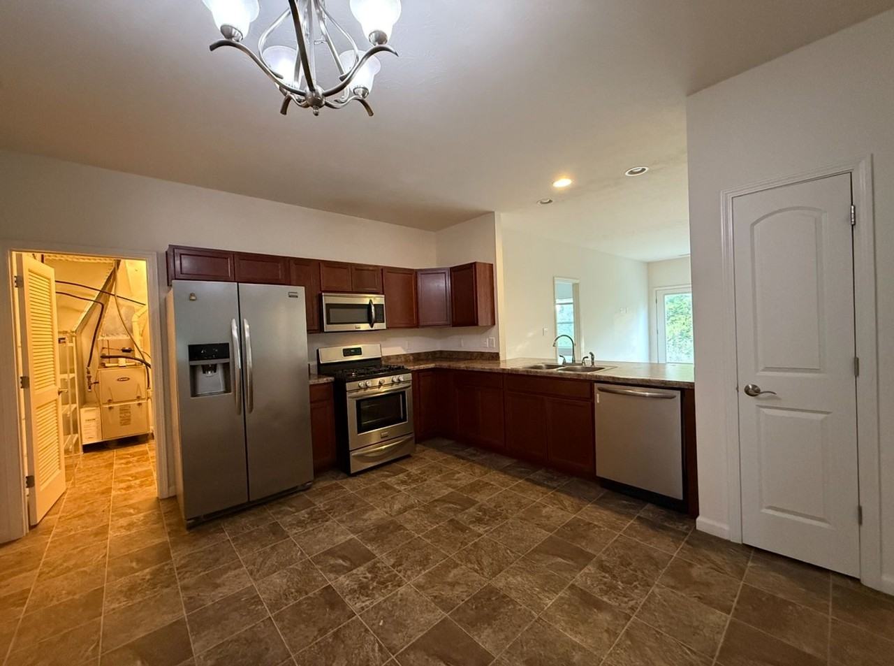 3209 Jasmine Court - Photo 6 of 16