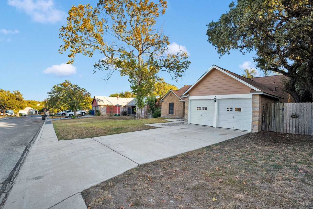 9218 Greens Pt - Photo 2 of 24