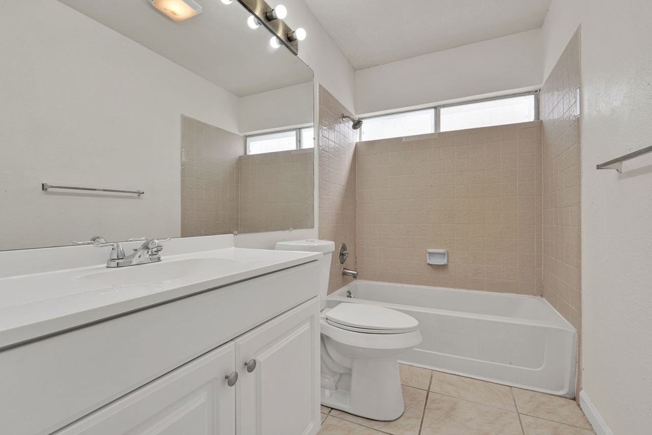 9218 Greens Pt - Photo 7 of 24