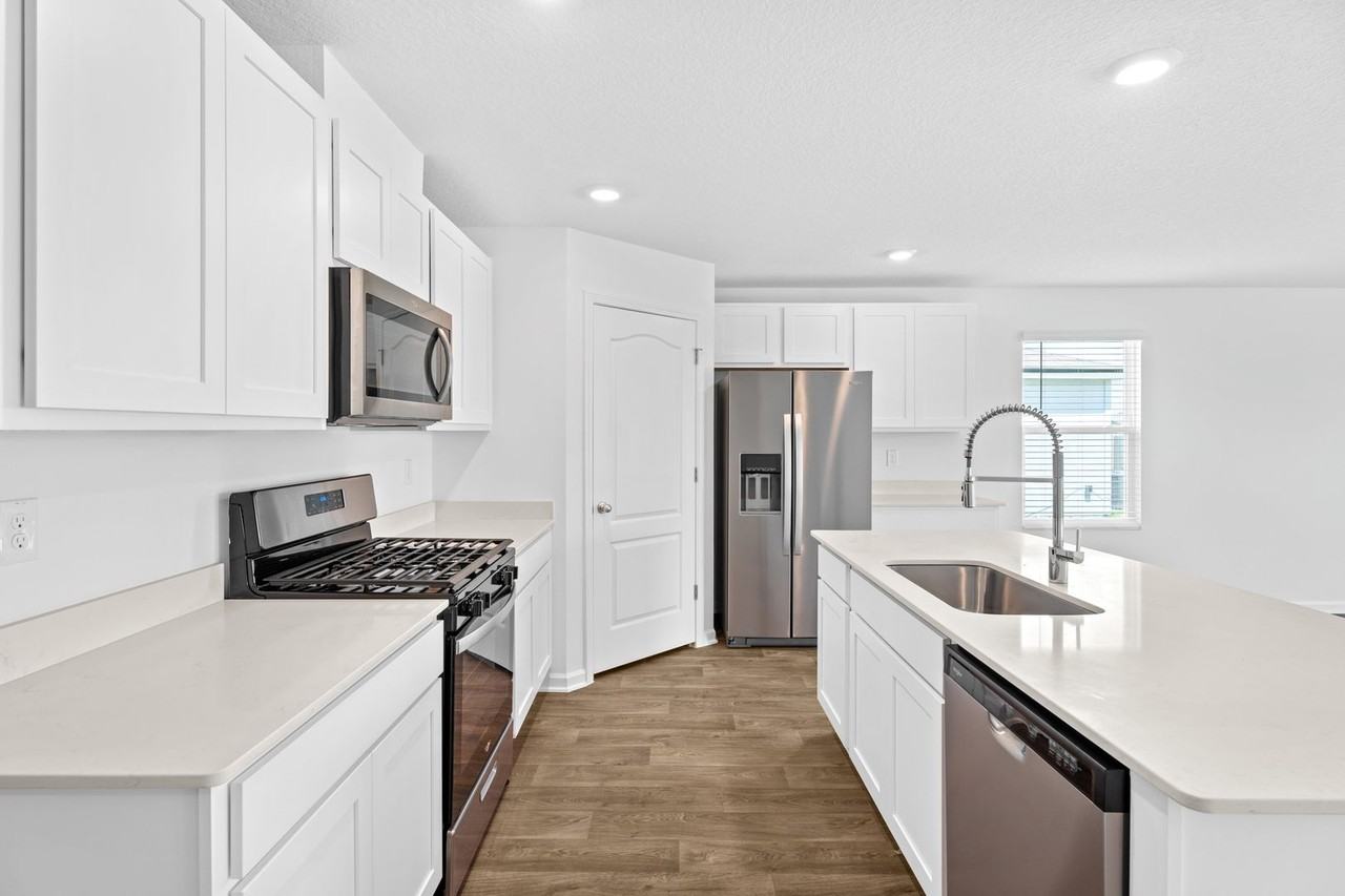 197 Ardila Circle - Photo 3 of 33