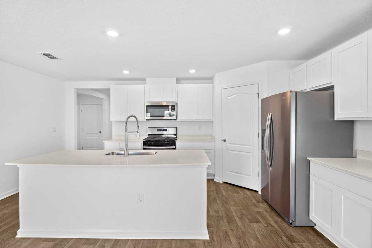 197 Ardila Circle - Photo 5 of 33