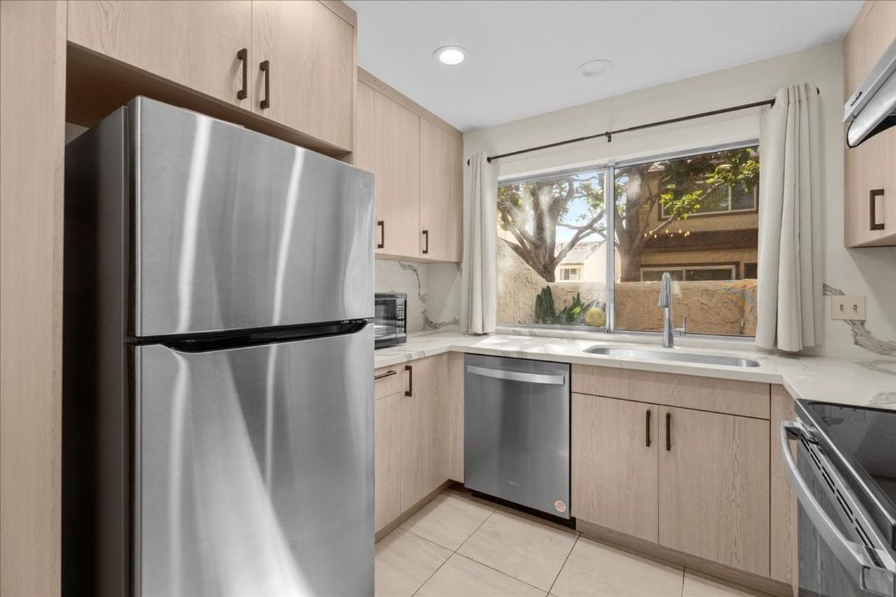 1849 Delta Ave - Photo 4 of 18