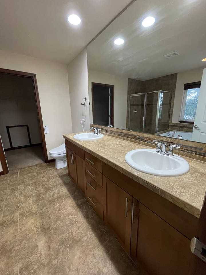 1197 Nw Longview Dr - Photo 4 of 17