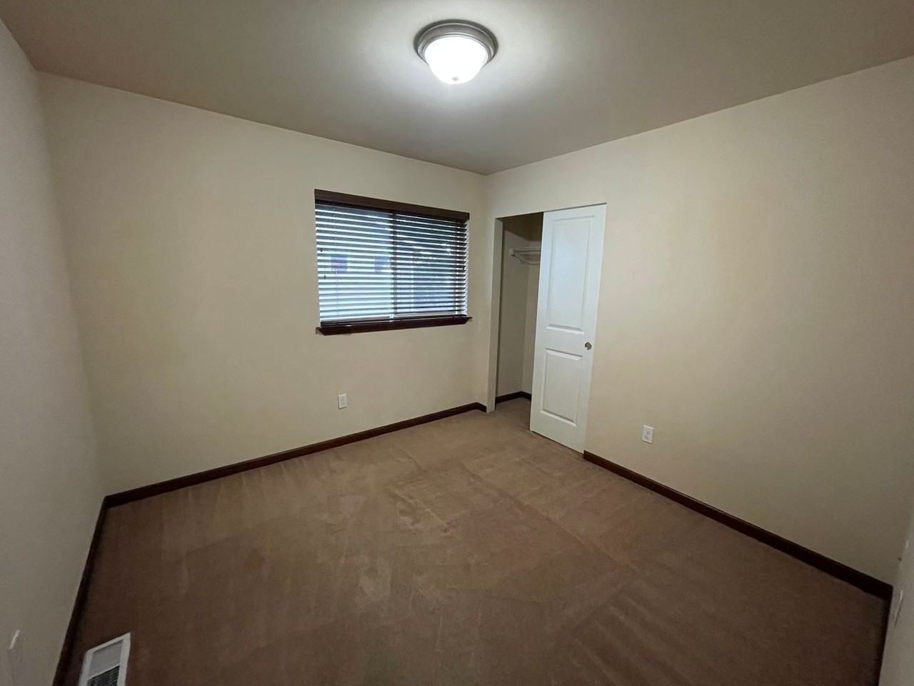 1197 Nw Longview Dr - Photo 6 of 17