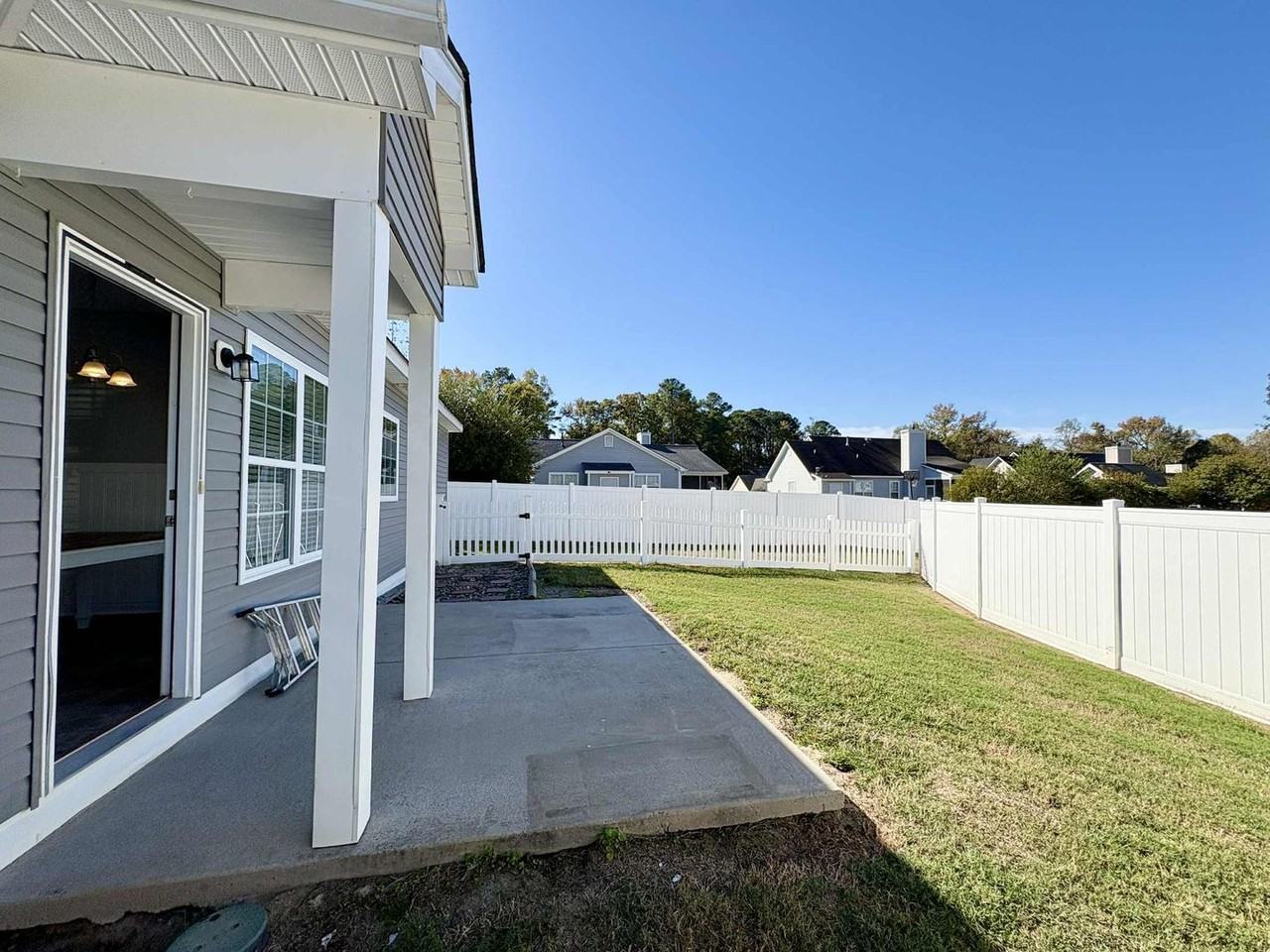 1933 Sapphire Rd - Photo 5 of 35