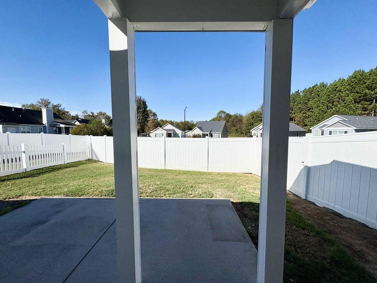 1933 Sapphire Rd - Photo 7 of 35