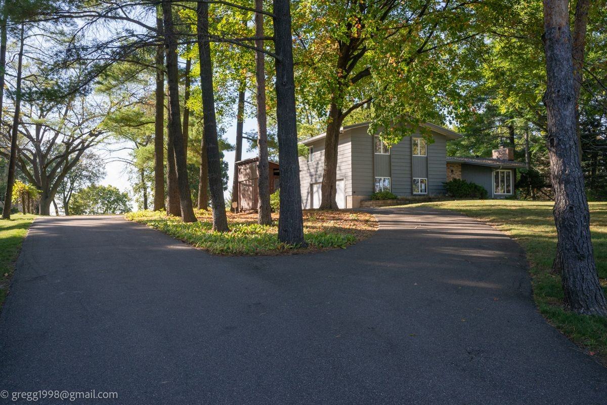 1835 Hunter Ln - Photo 3 of 49
