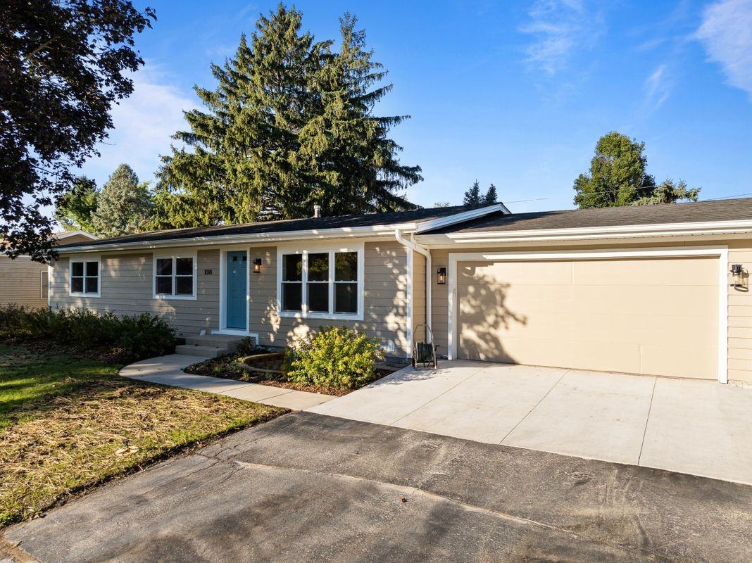 1018 Bonnie Brae Ln - Photo 2 of 34